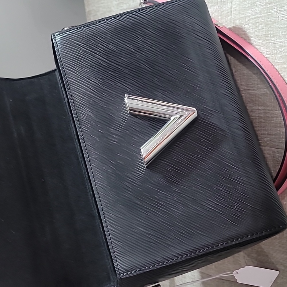 Louis Vuitton Epi Twist MM  Black and Pink - Picture 10 of 12